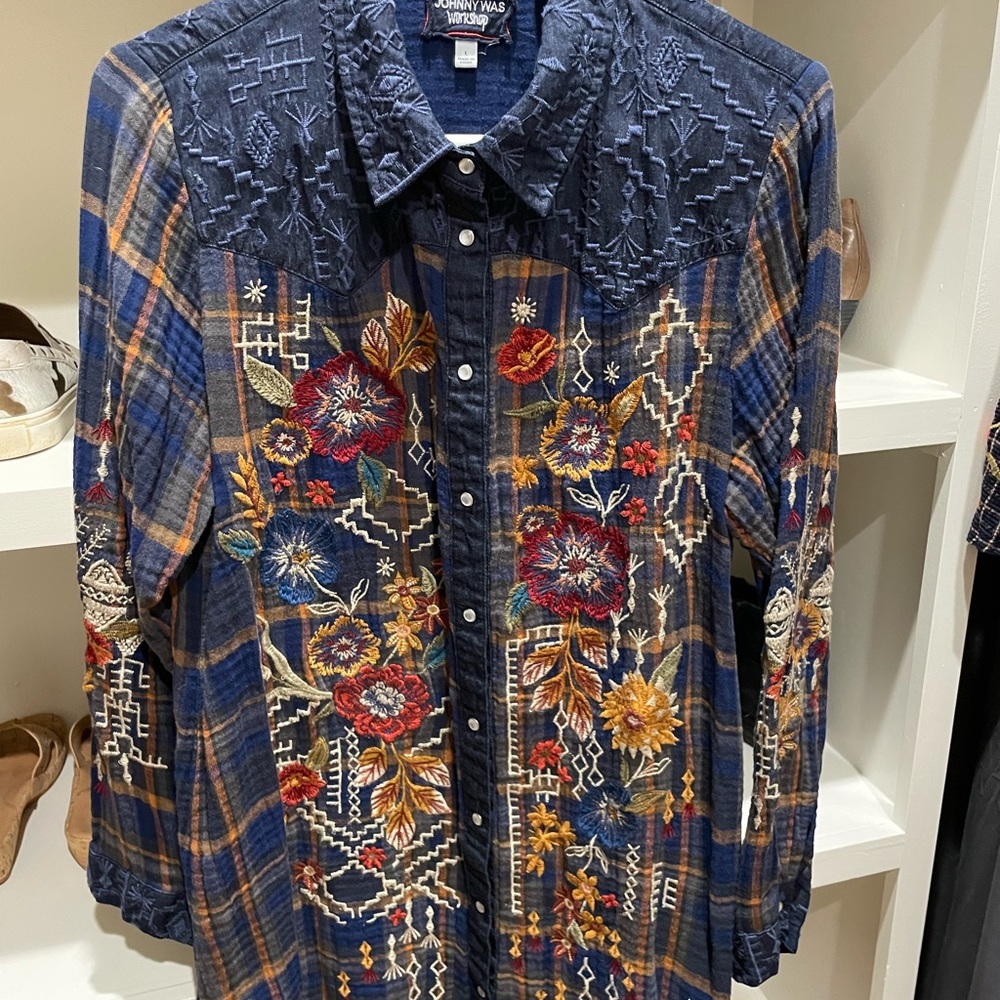 Johnny Was navy blue embroidered top. Excellent used condition, no smoking home.